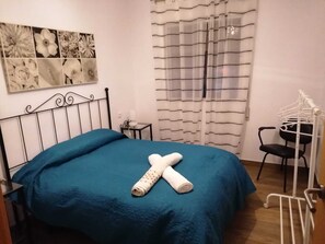 6 bedrooms, iron/ironing board, Internet, bed sheets