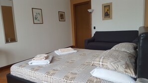 Doppia Deluxe, 1 letto queen con divano letto, bagno privato (External) | Wi-Fi gratuito