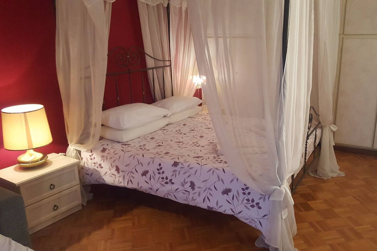 Deluxe Double Room, 1 Queen Bed with Sofa bed, Private Bathroom (External) | Free WiFi