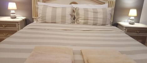 Double Room, 1 Queen Bed with Sofa bed, Ensuite | Free WiFi