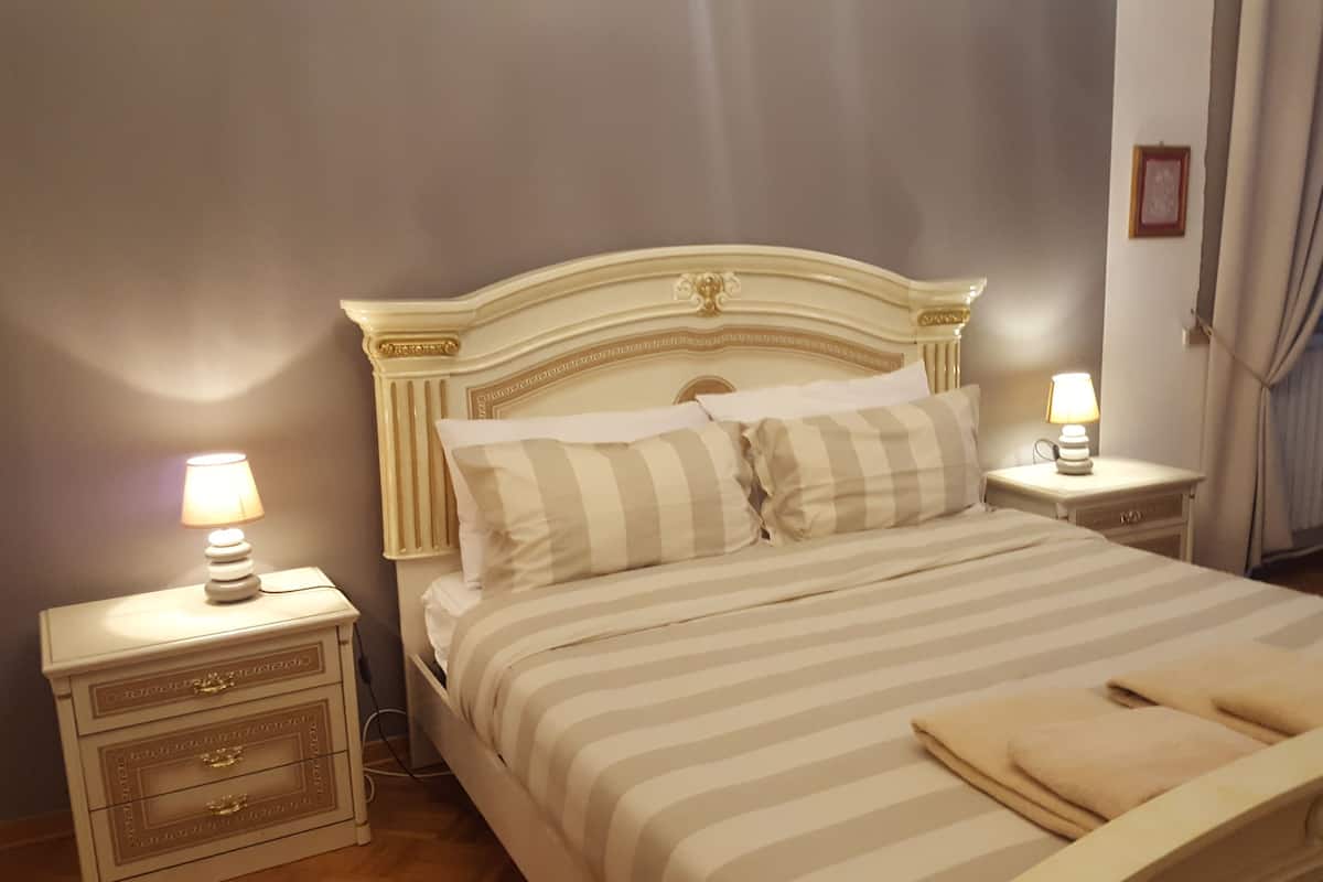 Double Room, 1 Queen Bed with Sofa bed, Ensuite | Free WiFi