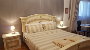 Camera doppia, 1 letto queen con divano letto, bagno in camera | Wi-Fi gratuito