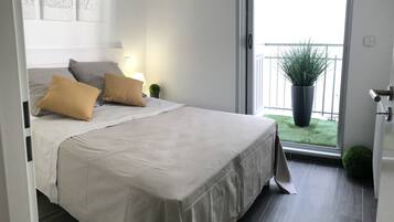 2 bedrooms, iron/ironing board, WiFi