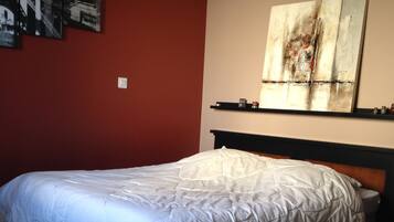 3 slaapkamers, een strijkplank/strijkijzer, wifi, beddengoed