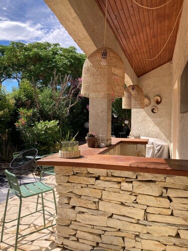 Villa indépendante de 140 m2 sur terrain de 400m2 avec piscine proche mer