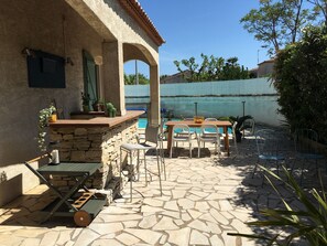 Outdoor dining - Independent villa of 140 m2 on ground of 400m2 with swimming pool near sea (Pérols)