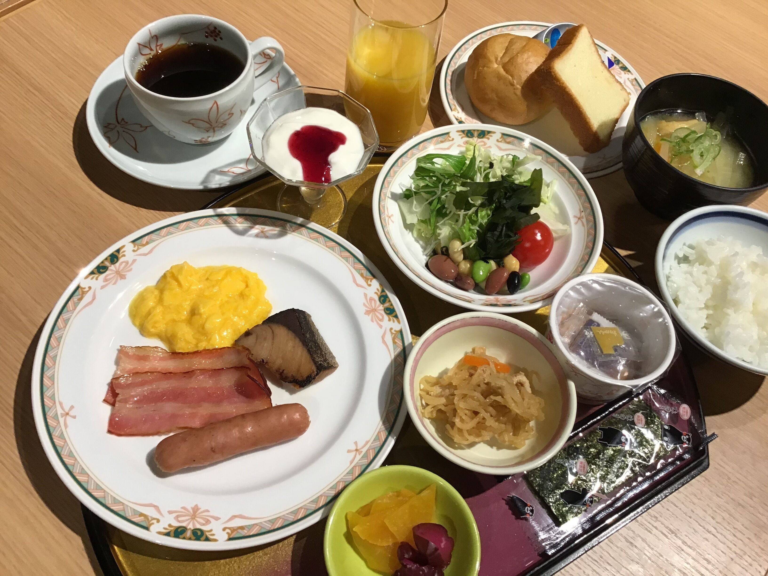 daily buffet breakfast (jpy 1500 per person)