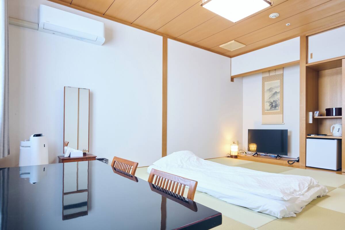japanese-style room | down duvets, free wifi, bed sheets