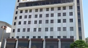 A multi-story building with a grid of windows and a flat facade. - Royal Hotel Miyakonojo (Miyakonojo)
