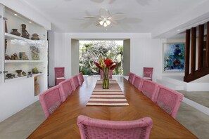 Tägliches inbegriffenes kontinentales Frühstück