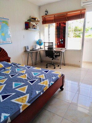 2 bedrooms, iron/ironing board, Internet