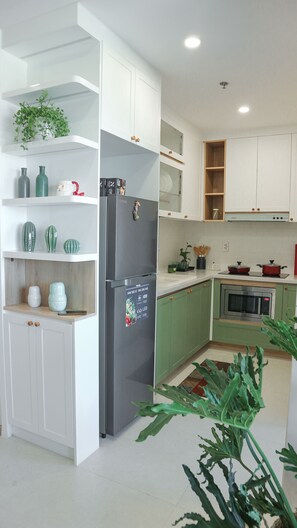 Fridge, paper towels