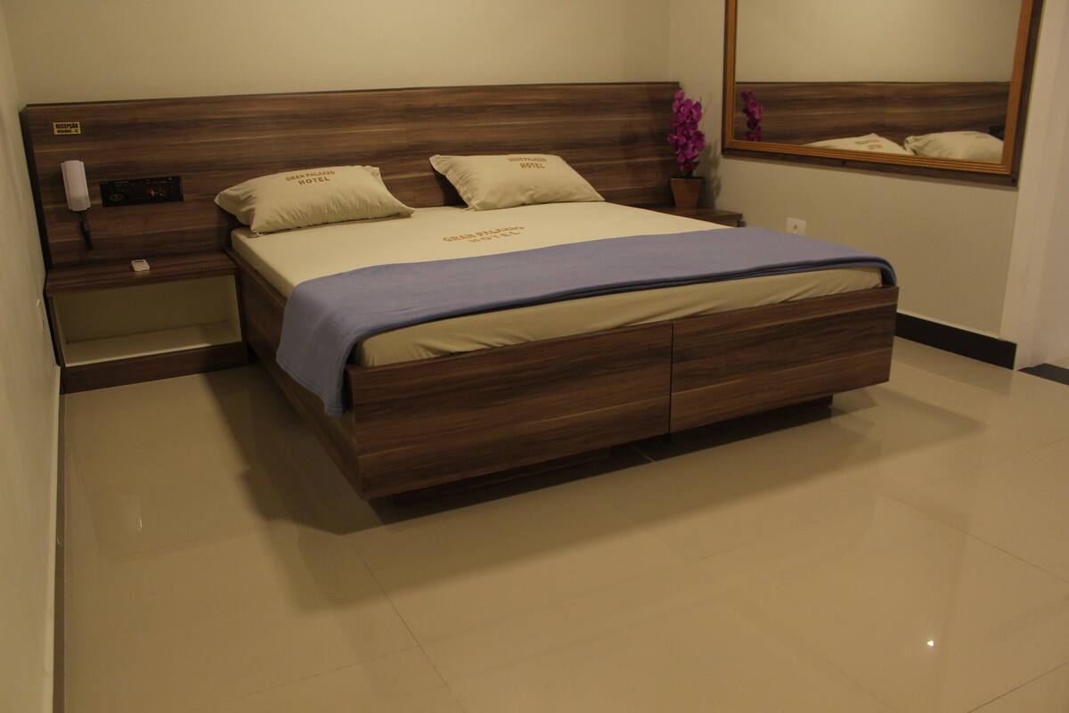 Kamar Double Klasik | Tirai kedap cahaya, setrika/meja setrika, Wi-Fi gratis, dan seprai linen