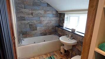 Combined shower/bathtub, hair dryer, towels