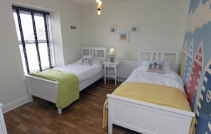 3 chambres, fer et planche à repasser, accès au Wi-Fi (inclus)