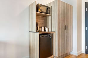 In-room safe, desk, soundproofing, free WiFi