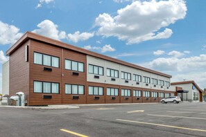 Exterior - Rodeway Inn (Amos)