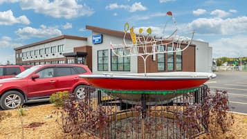 Welcome to Boreway Inn, where a charming boat greets you at the entrance.