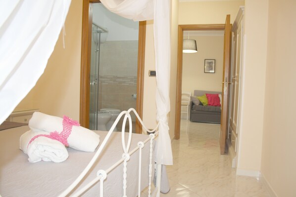 1 bedroom, in-room safe, desk, WiFi