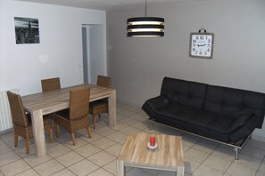 Interior - house in a village of the enclave of the popes (Grillon)