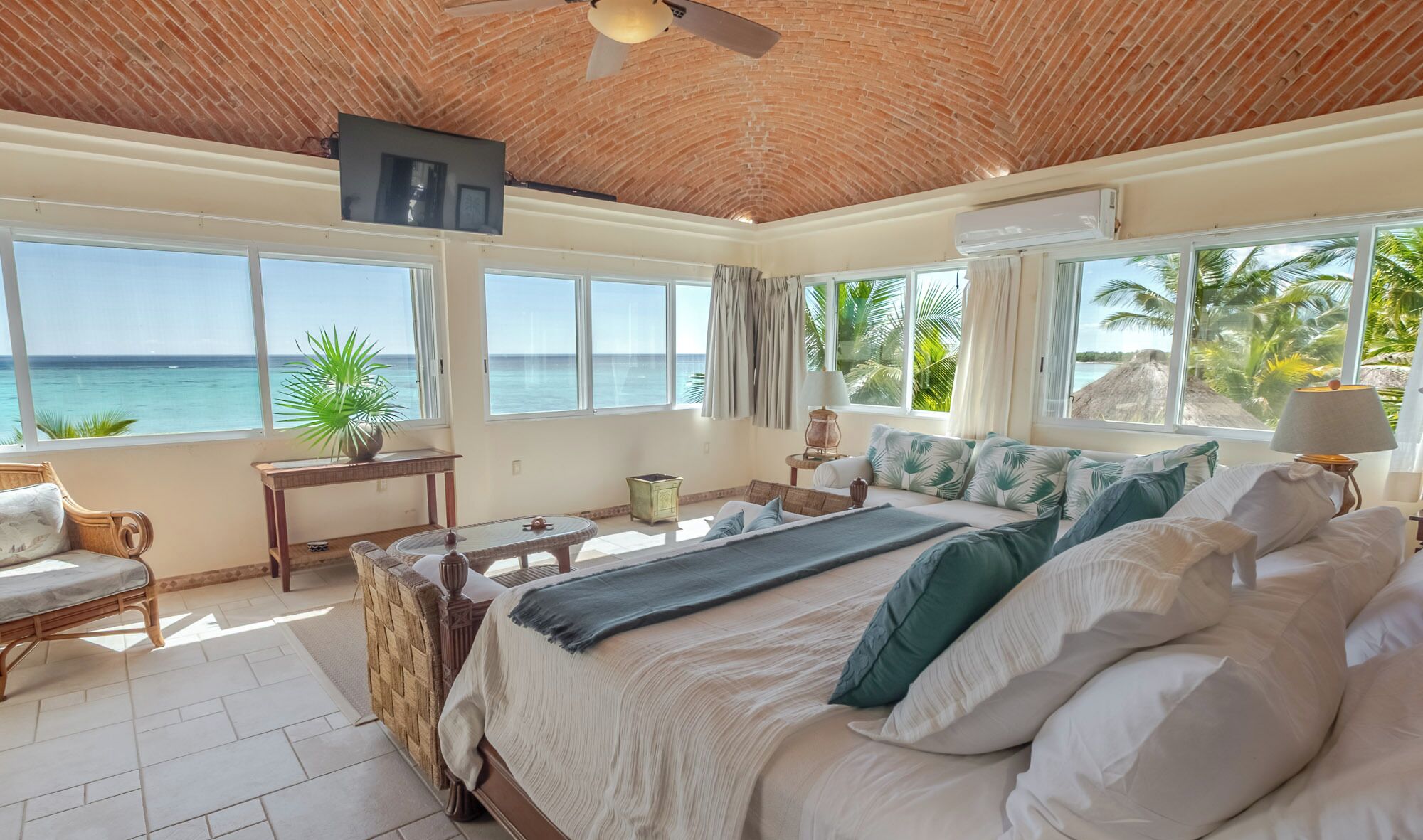 6 bedrooms, iron/ironing board, free WiFi, bed sheets