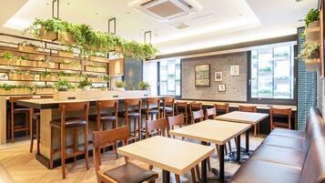 Café da manhã com buffet grátis todos os dias