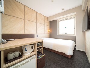 Desk, laptop workspace, soundproofing, free WiFi