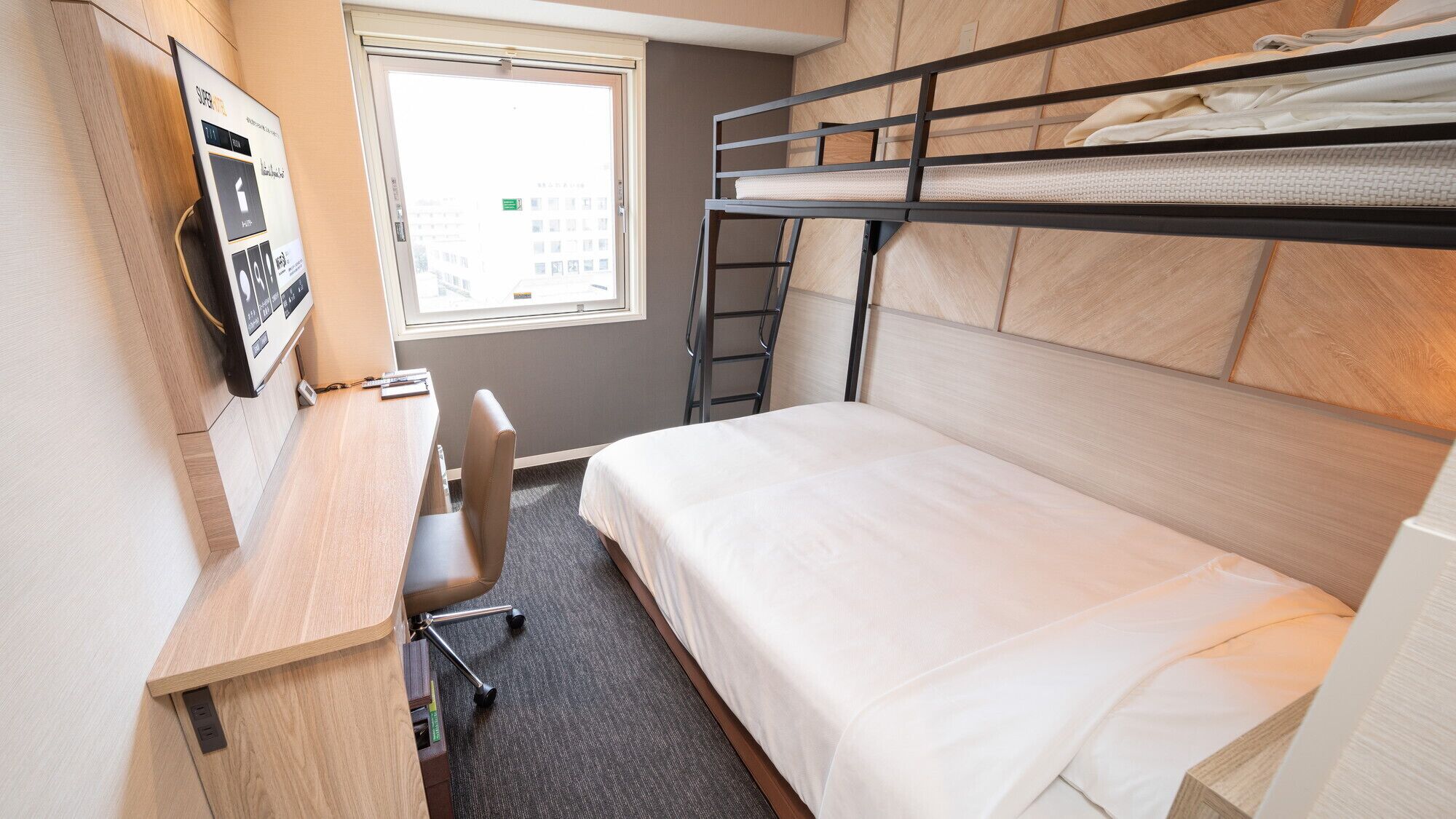Desk, laptop workspace, soundproofing, free WiFi