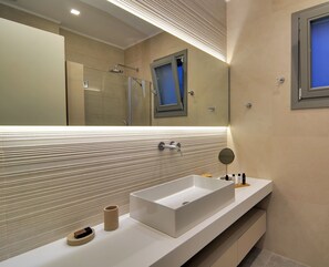 Apartamento, 3 quartos, terraço | Chuveiro