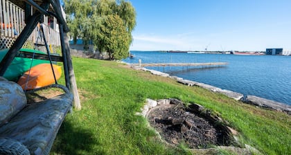 Waterfront cottage 3bdrm