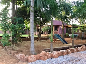 Khu vui chơi trẻ em - ngoài trời