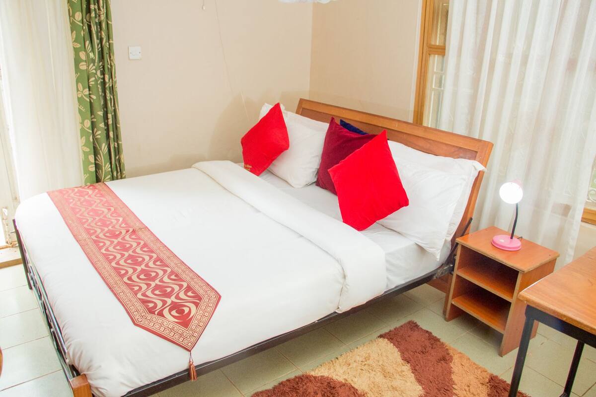 Desk, blackout curtains, free WiFi, bed sheets