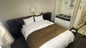 Desk, laptop workspace, free WiFi, bed sheets