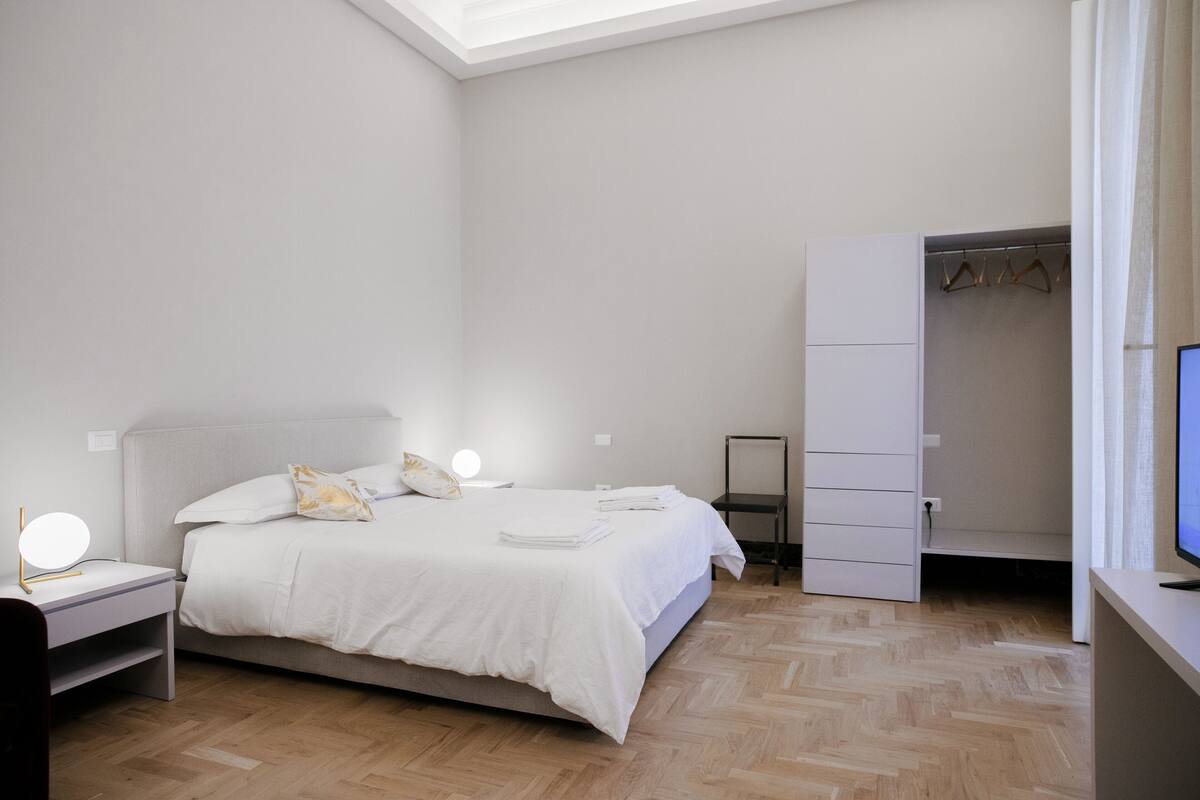Junior Suite | Premium bedding, minibar, individually decorated, desk