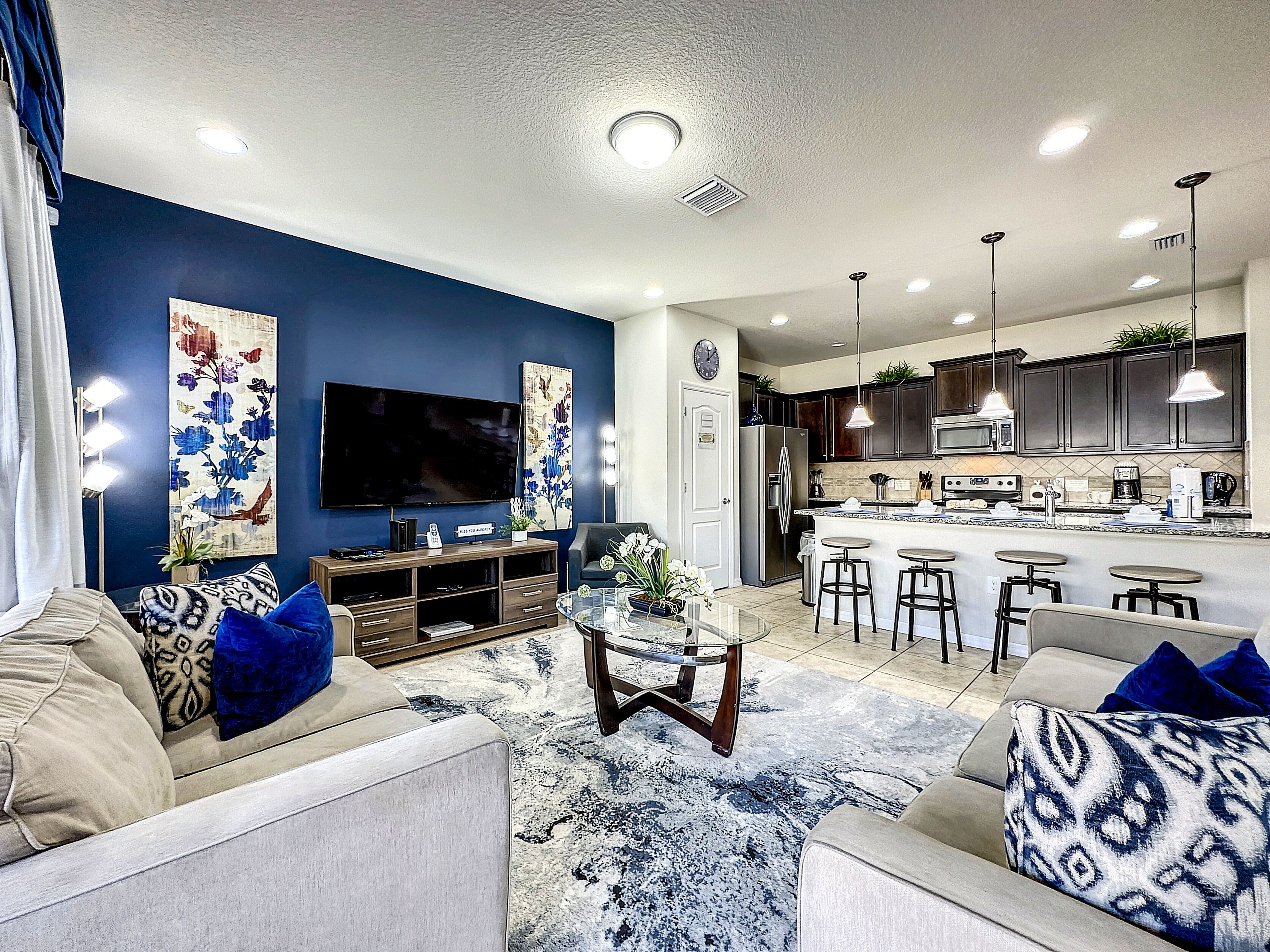2 MASTER SUITES, MARVEL SUPER HEROES ROOM, NO CARPET, RESORT COMMUNITY,  FREE WIFI, BBQ!