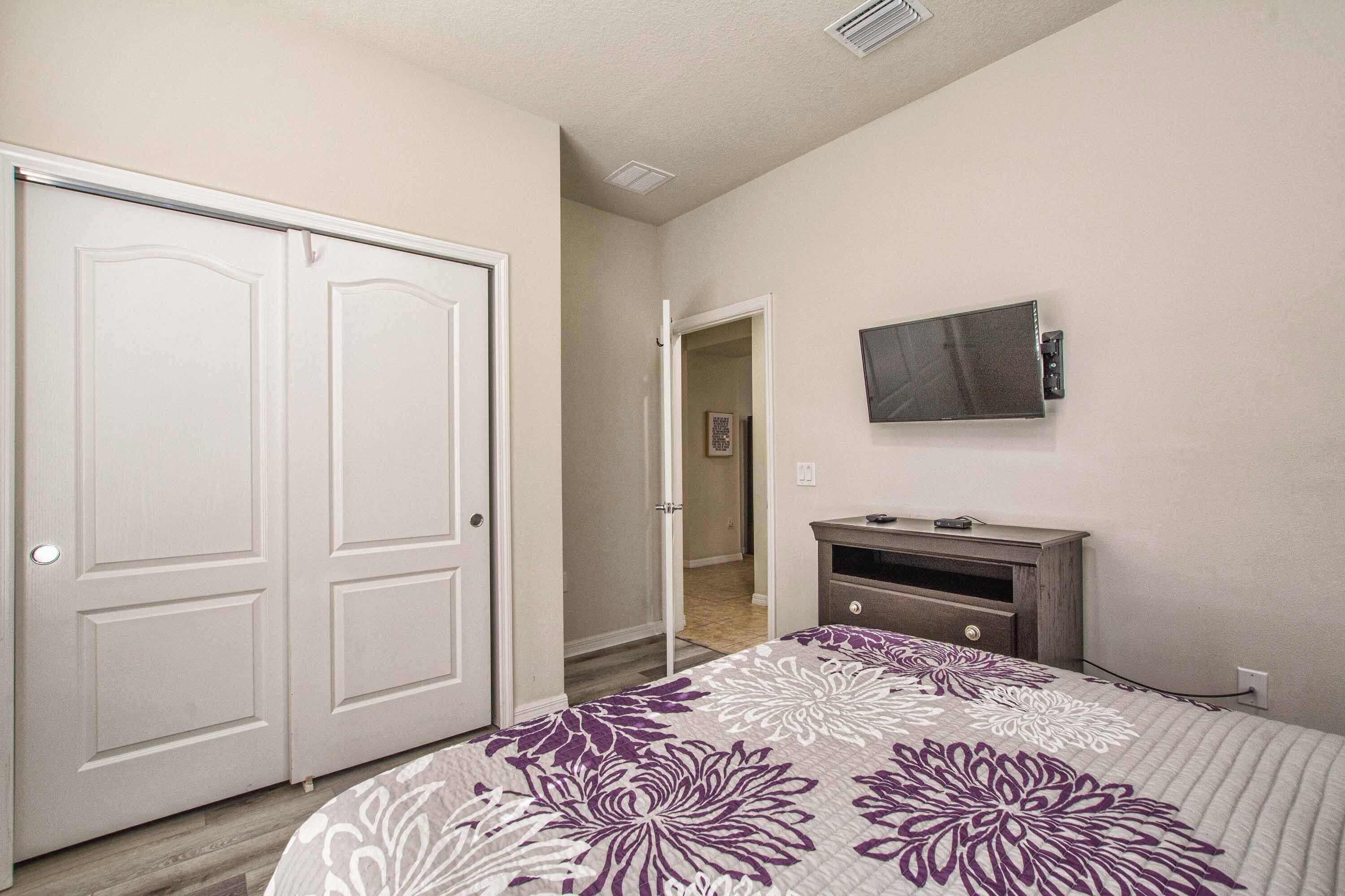 5 bedrooms, iron/ironing board, WiFi (free), bed sheets