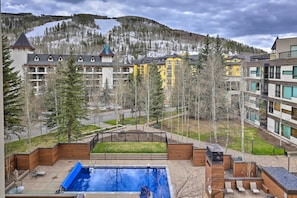A heated pool - Spacious Vail Condo: Steps From Eagle Bahn Gondola (Vail)