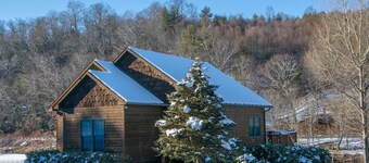 Lazy Days on the New River | Waterfront Cabin | Close to Downtown