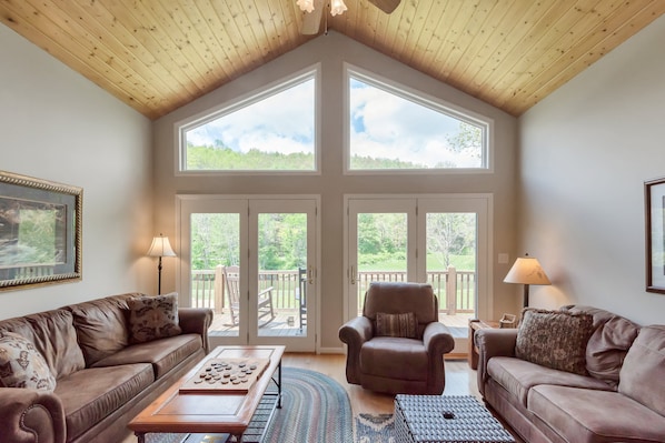 Tv, eldstad och dvd-spelare