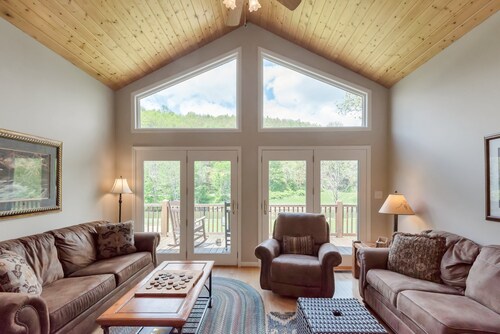 Lazy Days on the New River | Waterfront Cabin | Close to Downtown