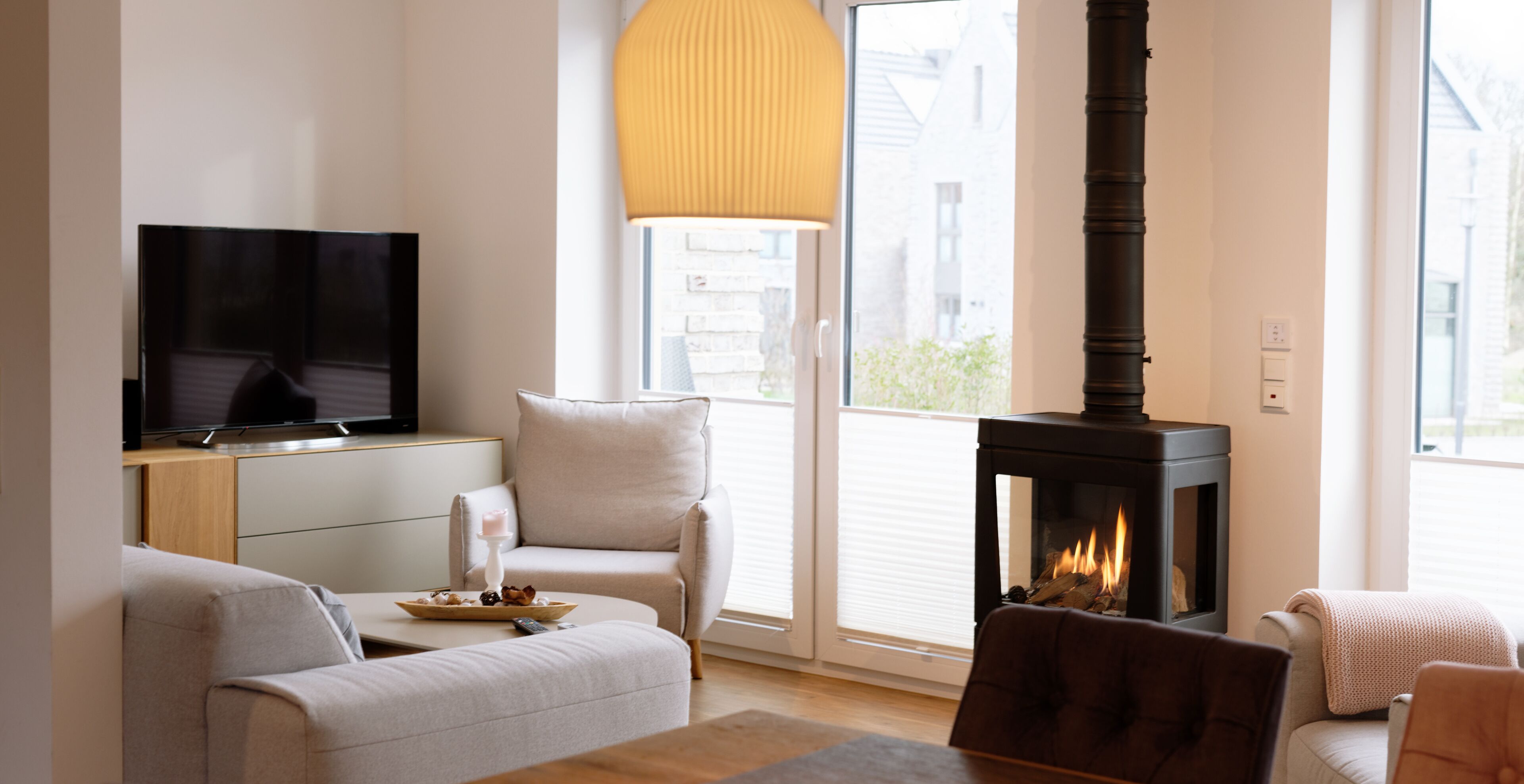 Smart TV, fireplace, video-game console, DVD player