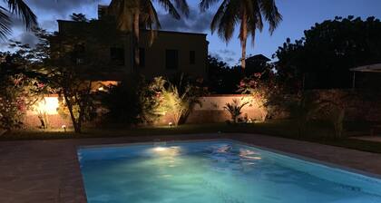 Villa avec piscine privée, trÚs calme, beau jardin, trÚs proche de la plage.