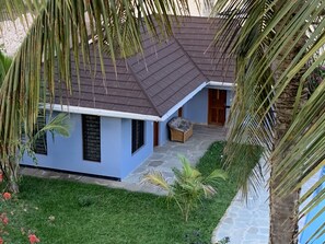 Exterior - Villa with private pool, very quiet, beautiful garden, very close to the beach. (Diani Beach)