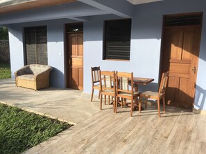 Outdoor dining - Villa with private pool, very quiet, beautiful garden, very close to the beach. (Diani Beach)