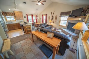 TV, fireplace - Ground-floor unit with private garage (Keystone)