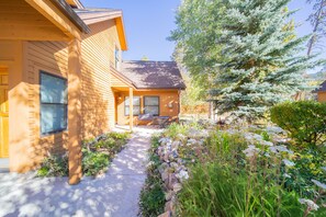 Exterior - Ground-floor unit with private garage (Keystone)