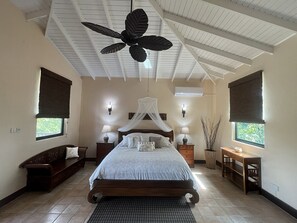 5 Schlafzimmer, Allergikerbettwaren, Zimmersafe, Schreibtisch