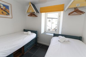2 chambres, fer et planche à repasser, draps fournis