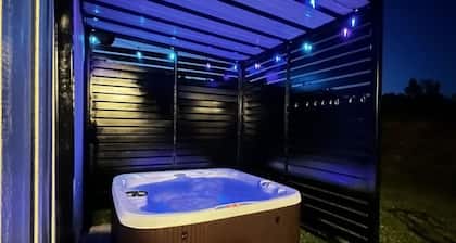 Roof Top Deck-Hot Tub-Steam Shower-Arcade Games-4car Garage-Chef`s Kitchen