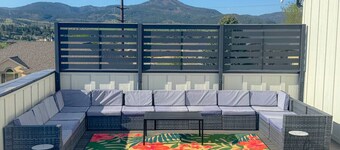 Stort moderne gård med tagterrasse!